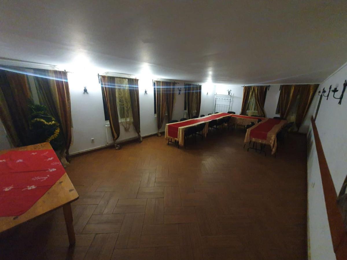 Pensiunea Sub Stejari Banesti ! Self Service ! Self Check-In! Экстерьер фото